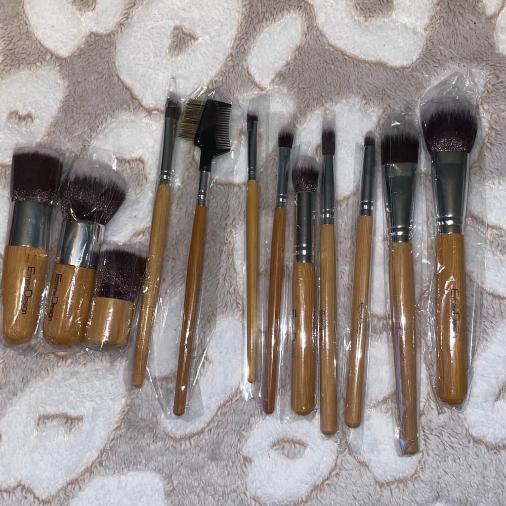 Amazon Makeup Brushes (EmaxDesign brand)